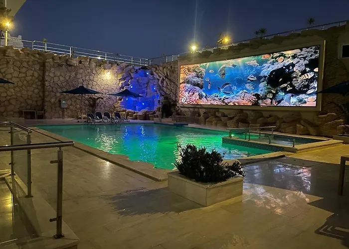 Royal Spacious 3-bedroom With Pool & Sea View, Access, Private Rooftop Area