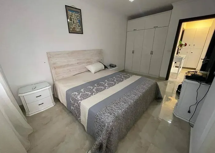 Royal Spacious 3-bedroom With Pool & Sea View, Access, Private Rooftop Area *
