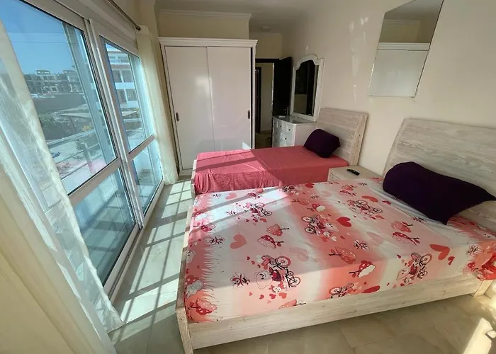 Appartement Royal Spacious 3-bedroom With Pool & Sea View, Access, Private Rooftop Area