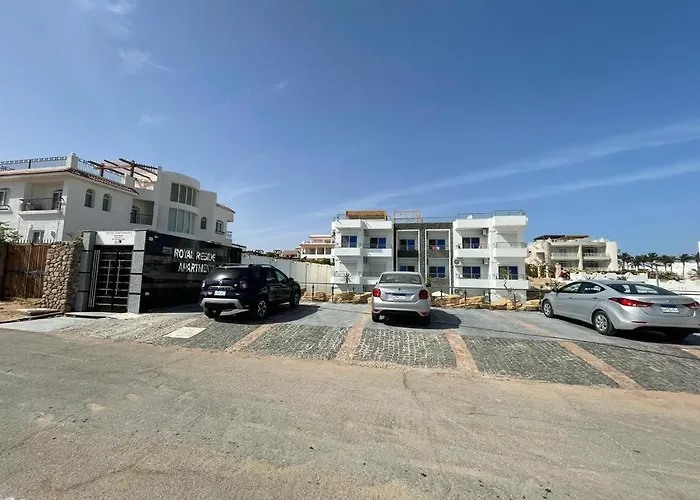 Royal Spacious 3-bedroom With Pool & Sea View, Access, Private Rooftop Area Appartement
