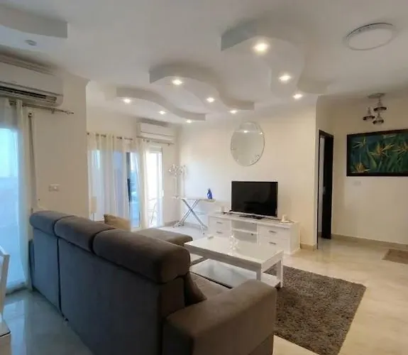 Lovely 3 Bdr With Sea View And Private Rooftop Area, Free Pool & Wild Beach Access *