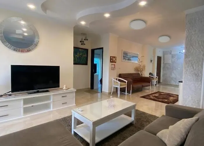 Lovely 3 Bdr With Sea View And Private Rooftop Area, Free Pool & Wild Beach Access *