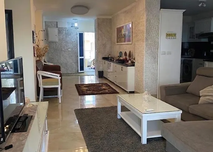 Appartement Royal Spacious 3-bedroom With Pool & Sea View, Access, Private Rooftop Area *