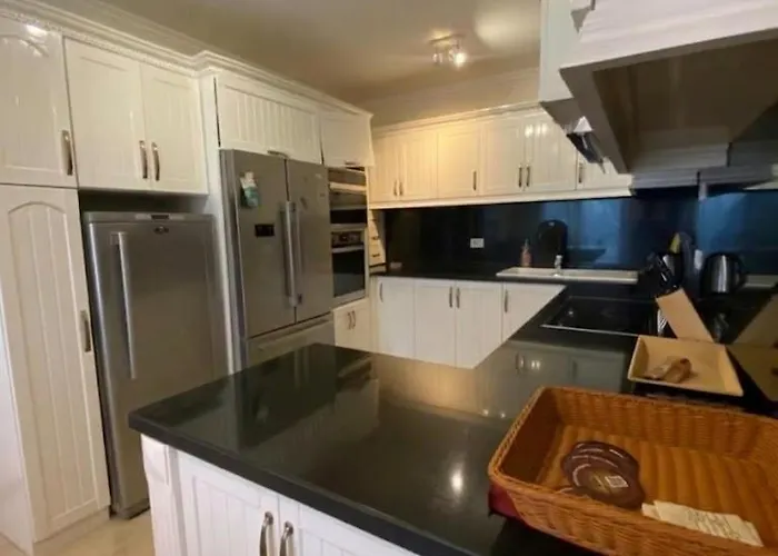 Lovely 3 Bdr With Sea View And Private Rooftop Area, Free Pool & Wild Beach Access