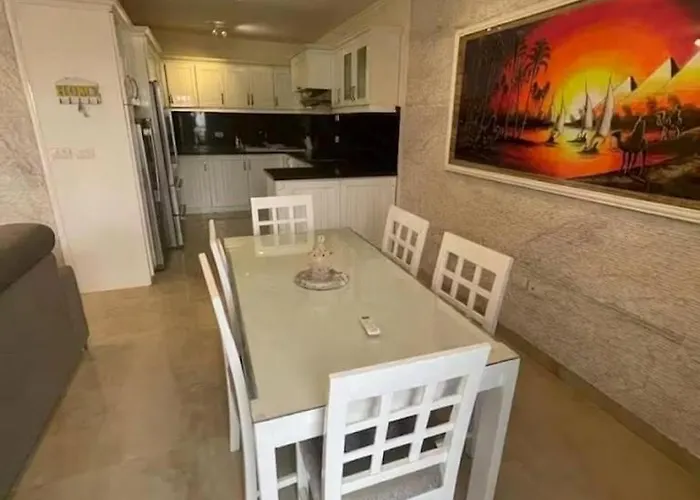 Royal Spacious 3-bedroom With Pool & Sea View, Access, Private Rooftop Area Appartement