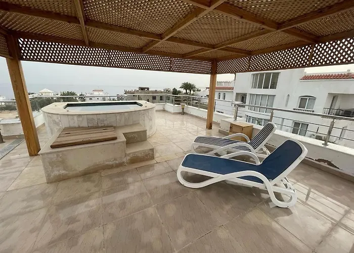Royal Spacious 3-bedroom With Pool & Sea View, Access, Private Rooftop Area Appartement *