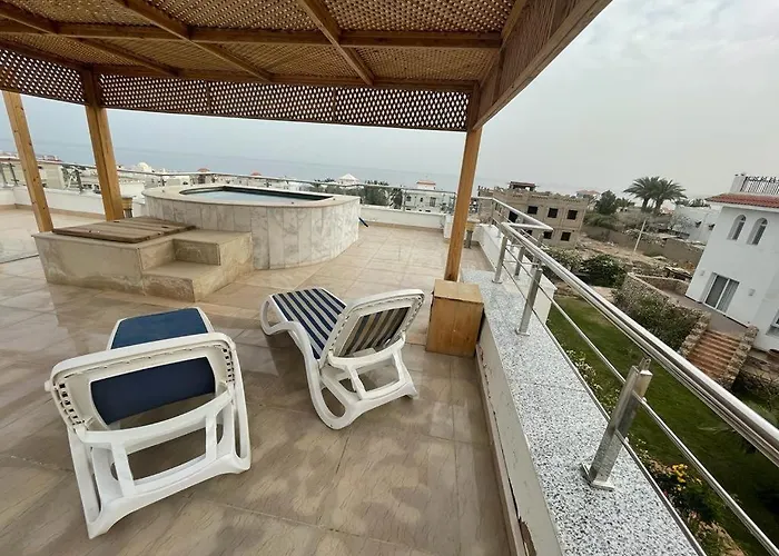 Appartement Royal Spacious 3-bedroom With Pool & Sea View, Access, Private Rooftop Area